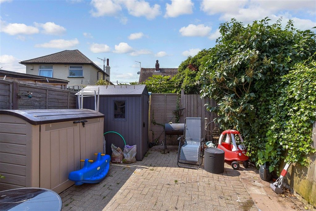 Property photo 3 of 9 Side Garden