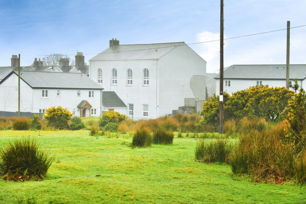 Property photo 3 of 17 Surrounding Areas