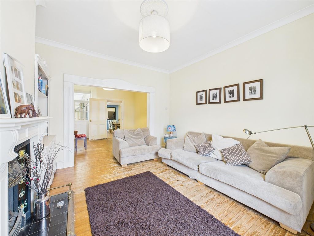 Property photo 3 of 25 Cam03975G0-Pr0143-Still007.Jpg