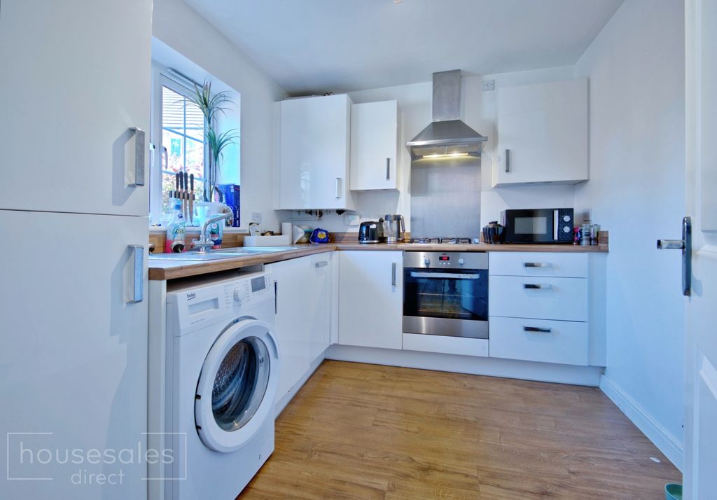 Property photo 3 of 11