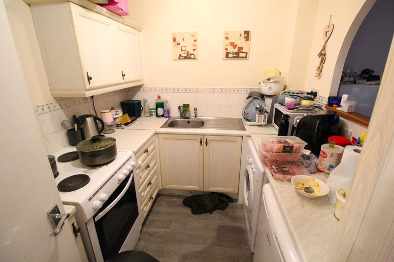 Property photo 2 of 6 Kitchen