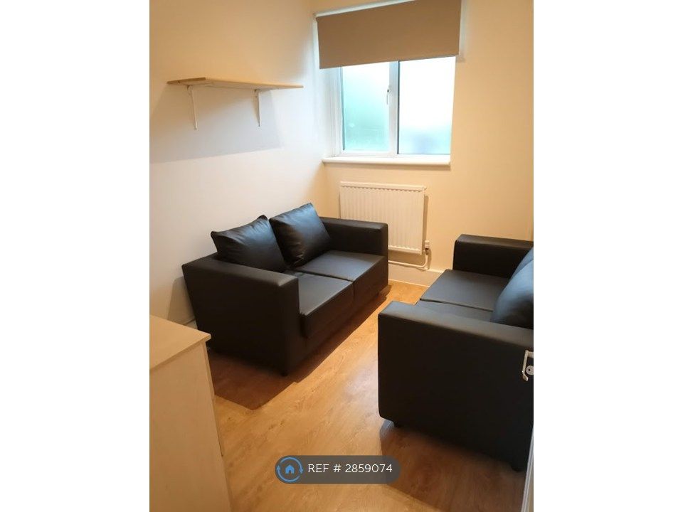 Property photo 3 of 12 Lounge