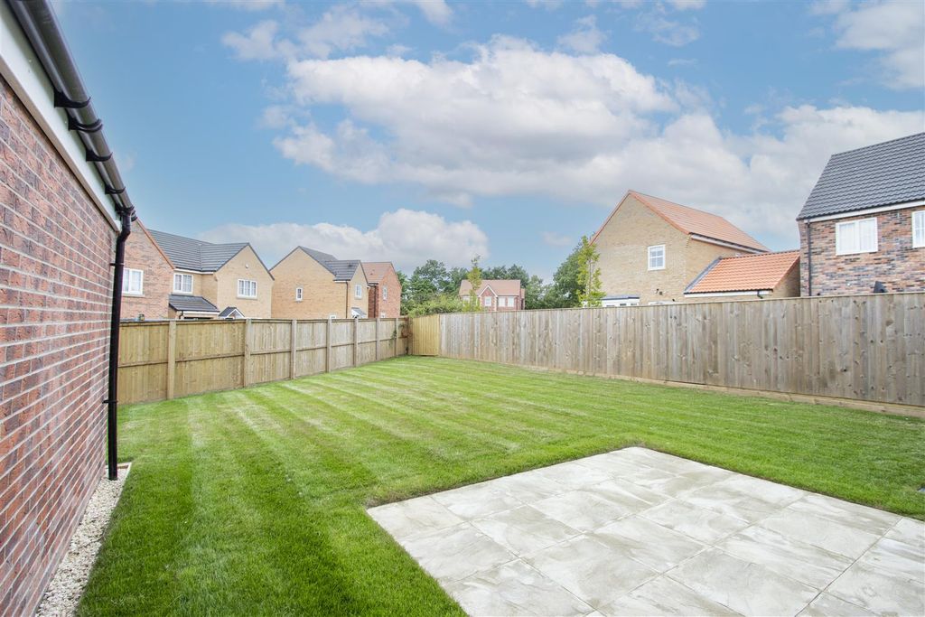 Property photo 3 of 16 Garden.Jpg