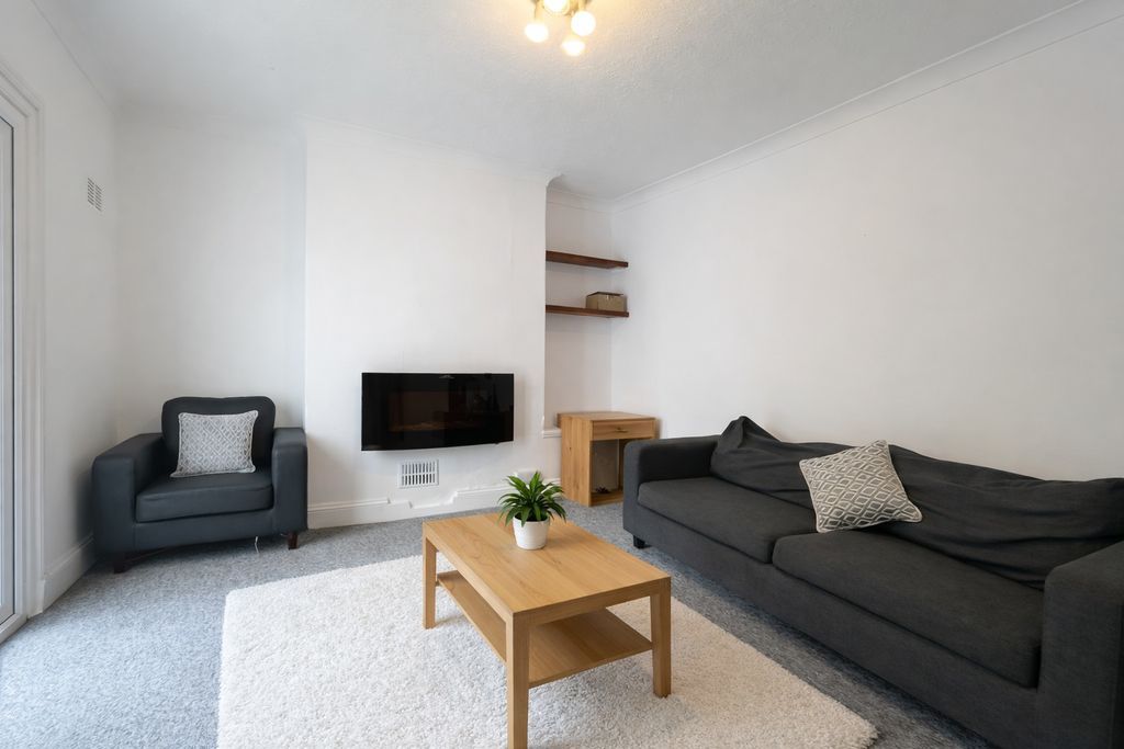 Property photo 3 of 8 Photo 17