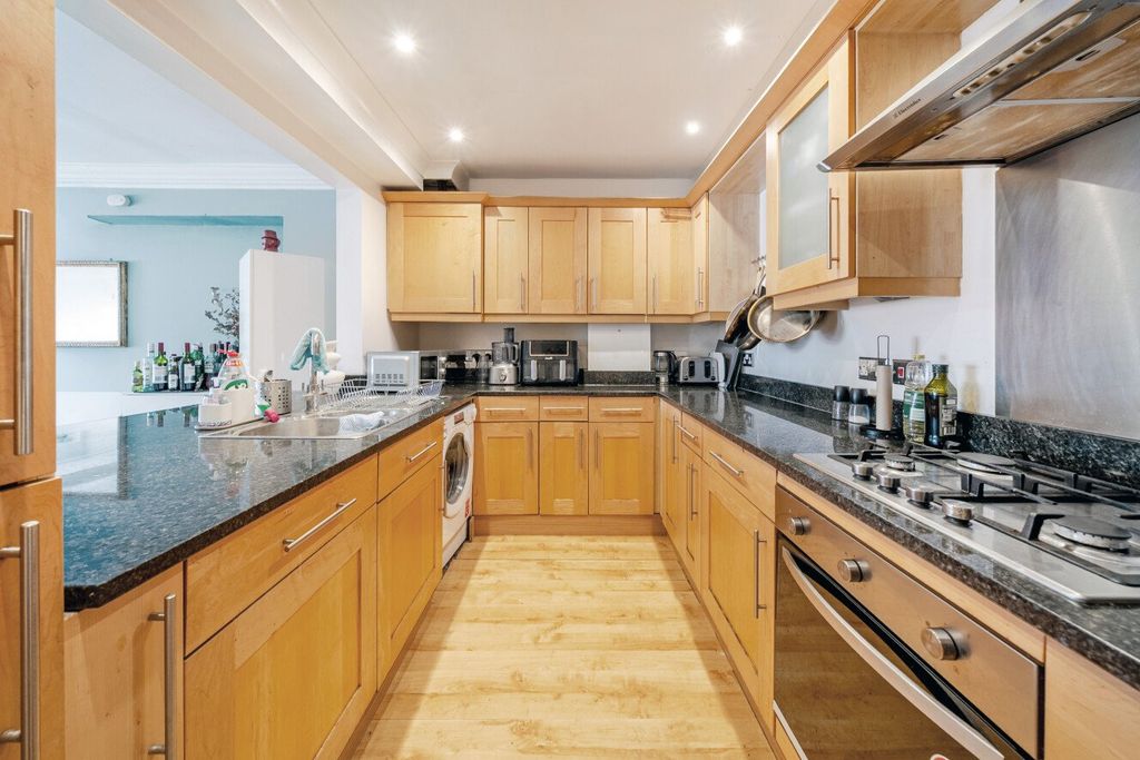 Property photo 2 of 13 Picture No. 17