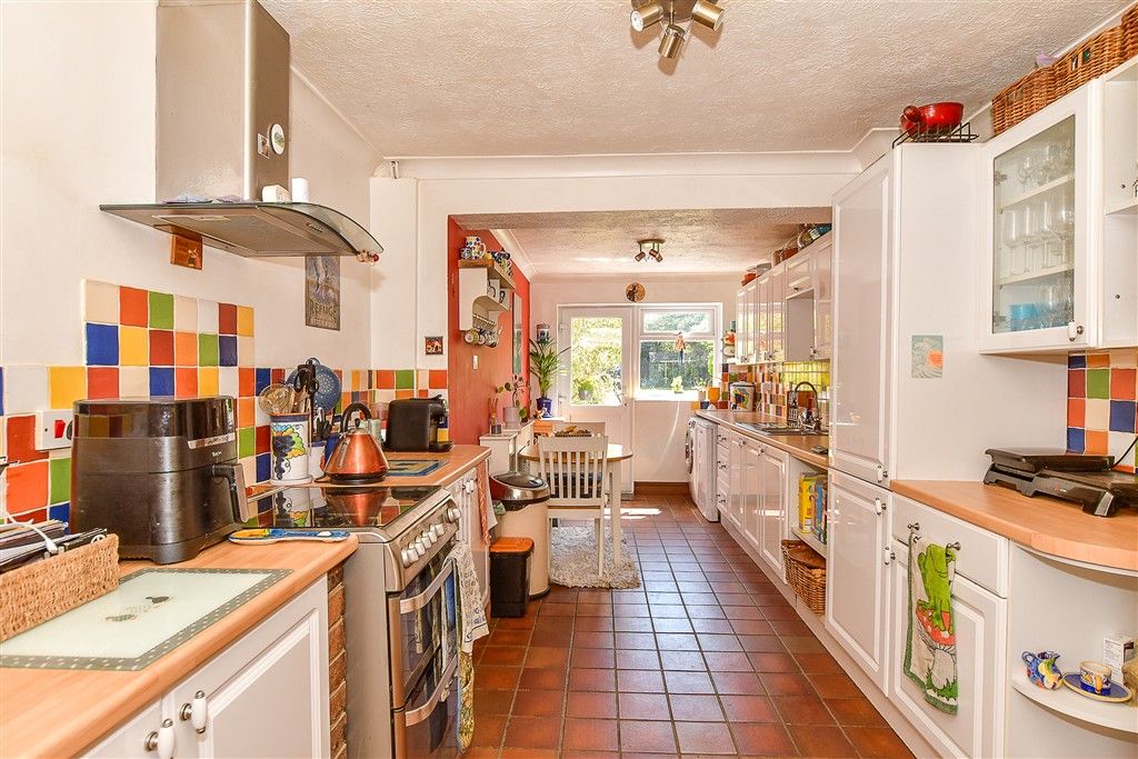 Property photo 2 of 19 Kitchen