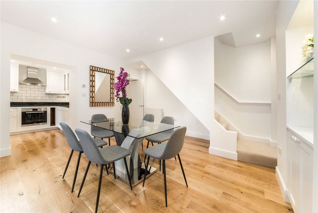 Property photo 3 of 12 Dining Area