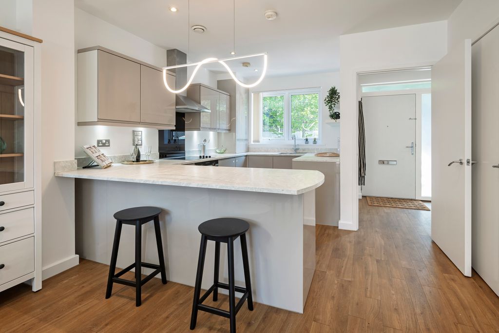 Property photo 3 of 13 10 Bruin-4844.Jpg