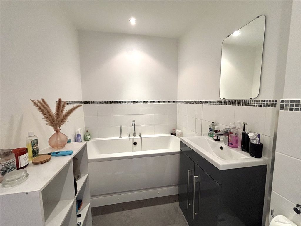 Property photo 2 of 9 Picture No. 14