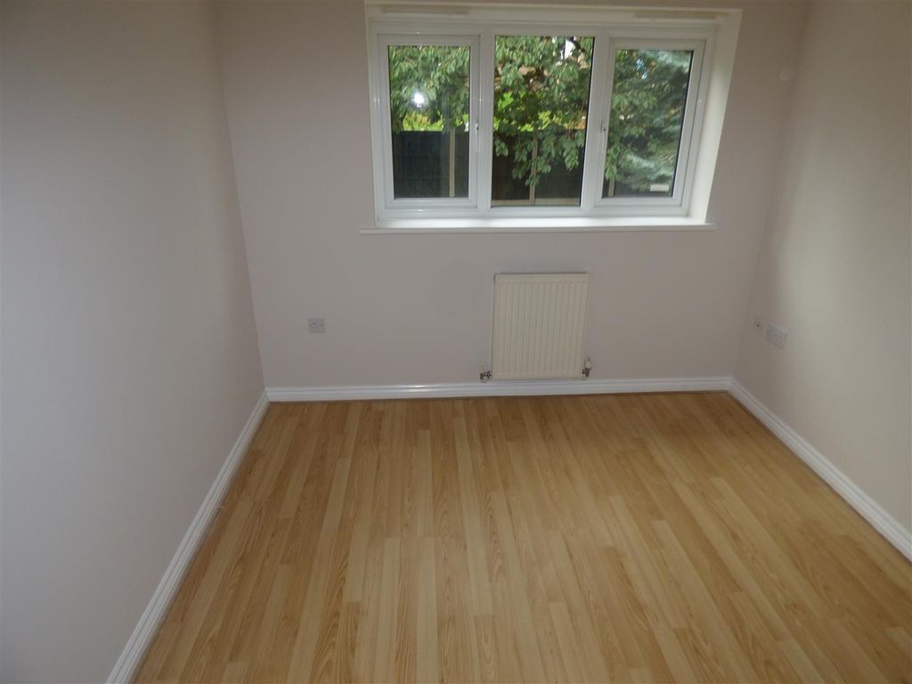 Property photo 3 of 20 110 Malthouse Road - Bed2.Jpg