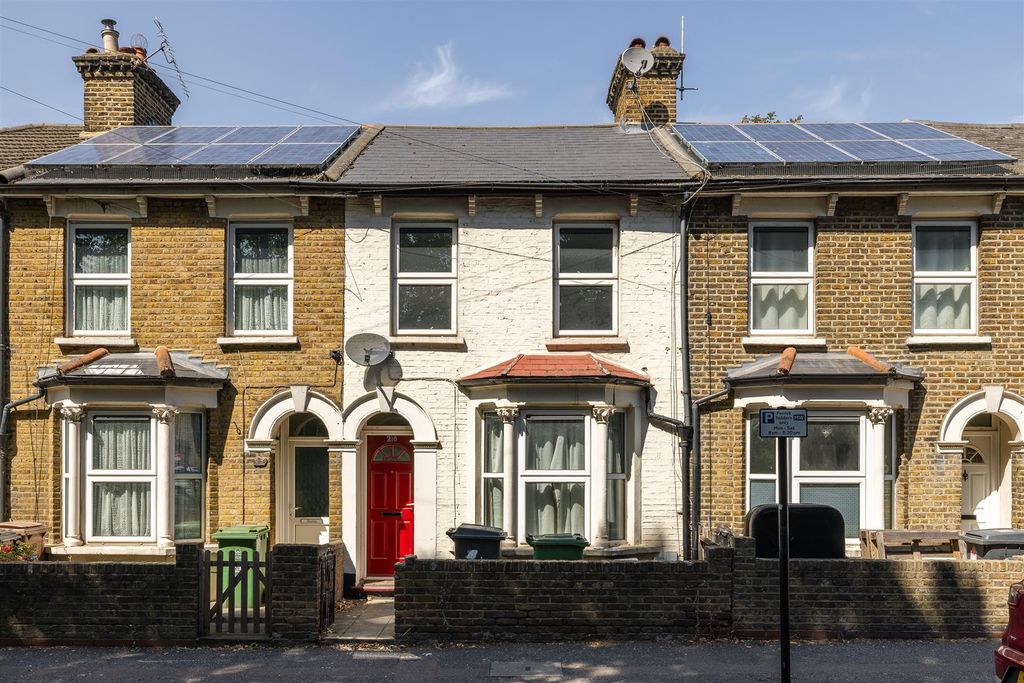 Property photo 1 of 11 Queens Road, E17