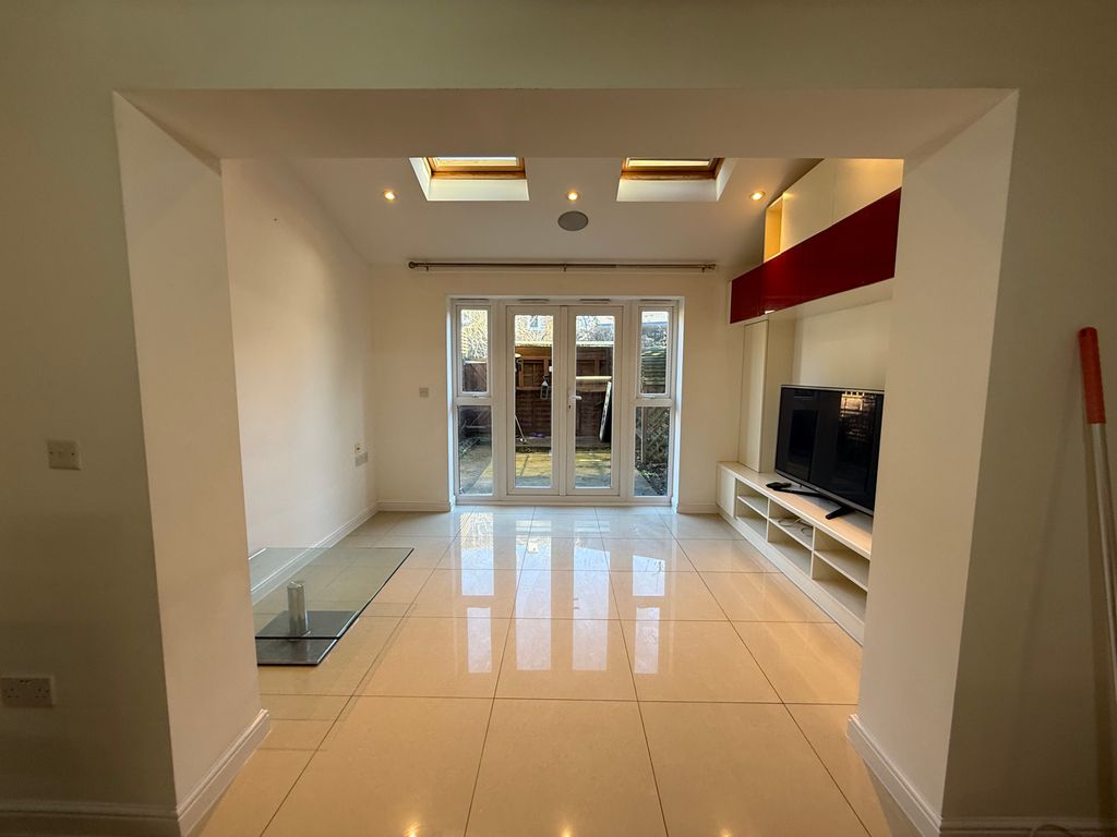 Property photo 3 of 28