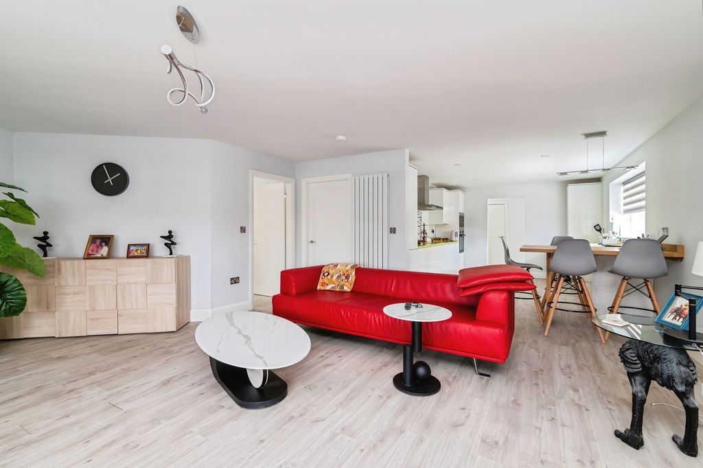 Property photo 2 of 18 Pbox-Img.Jpg