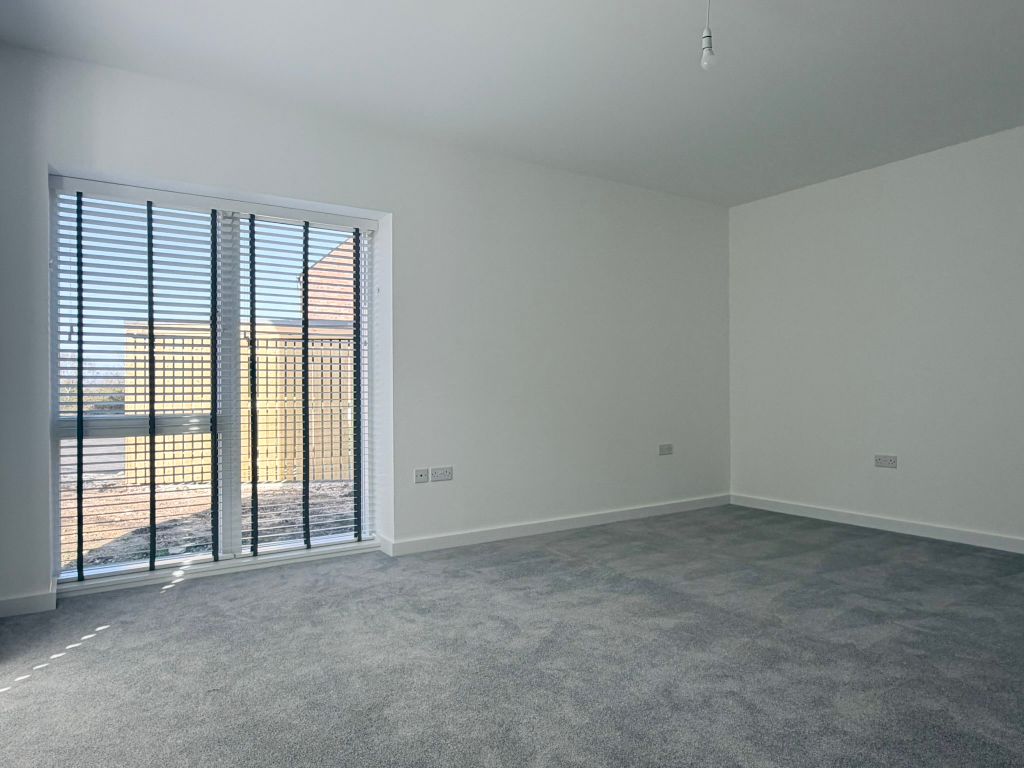 Property photo 3 of 16 Lounge