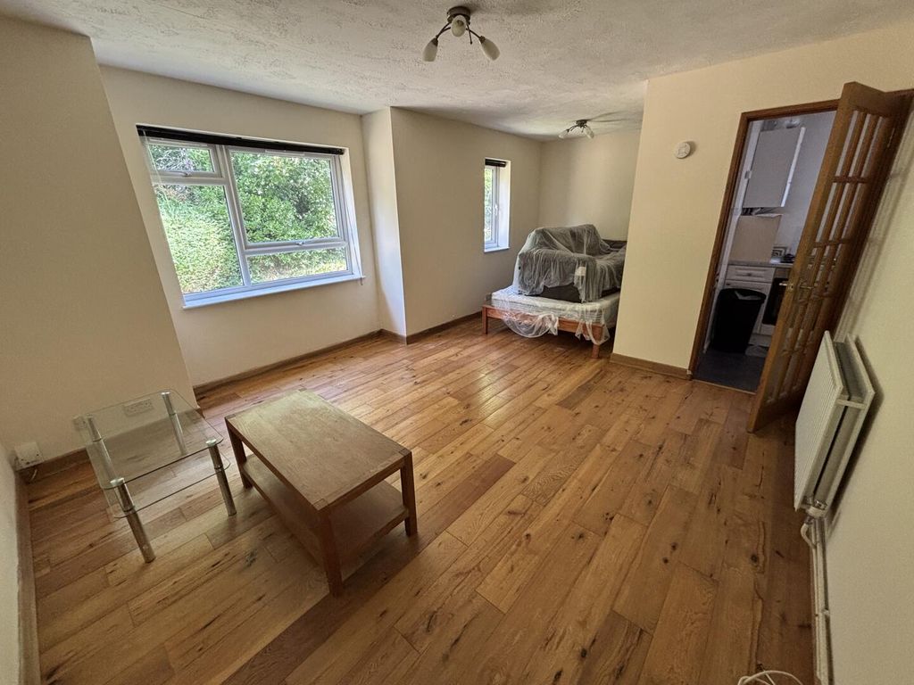 Property photo 2 of 4 Living Room