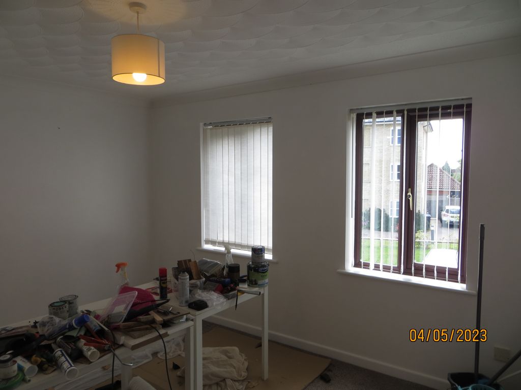 Property photo 3 of 9 Living Room