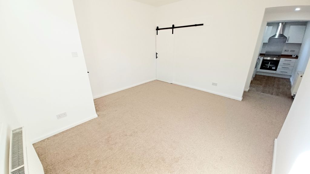 Property photo 2 of 10 20250917_143542