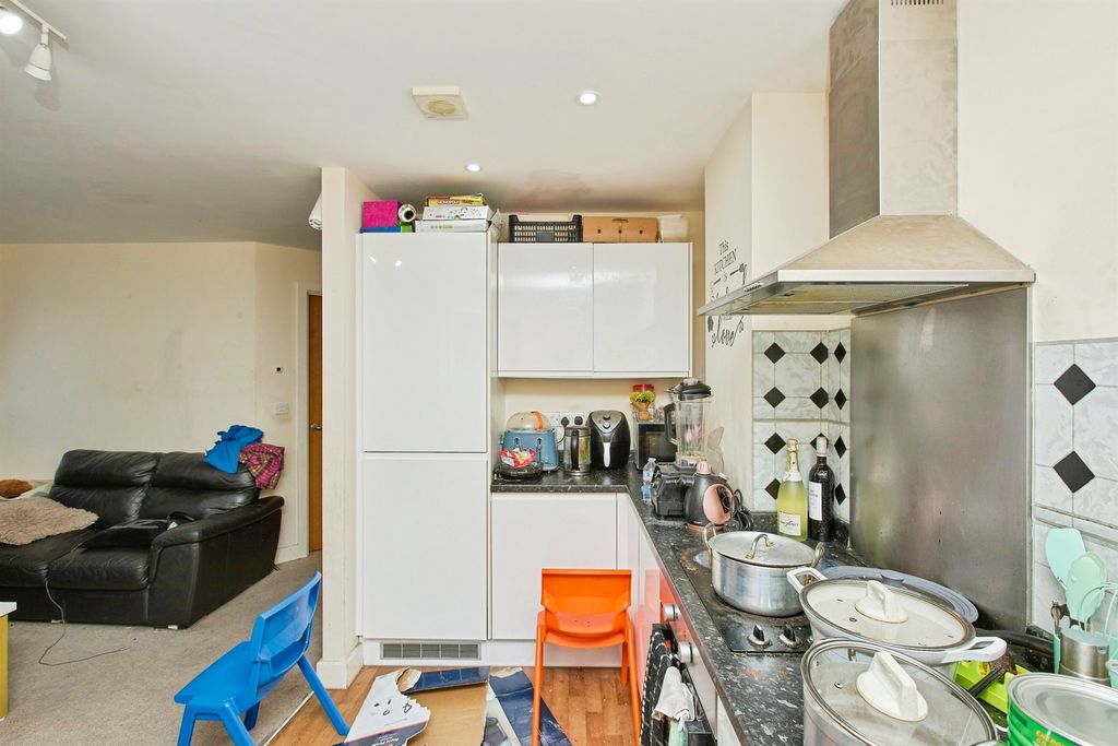 Property photo 3 of 6