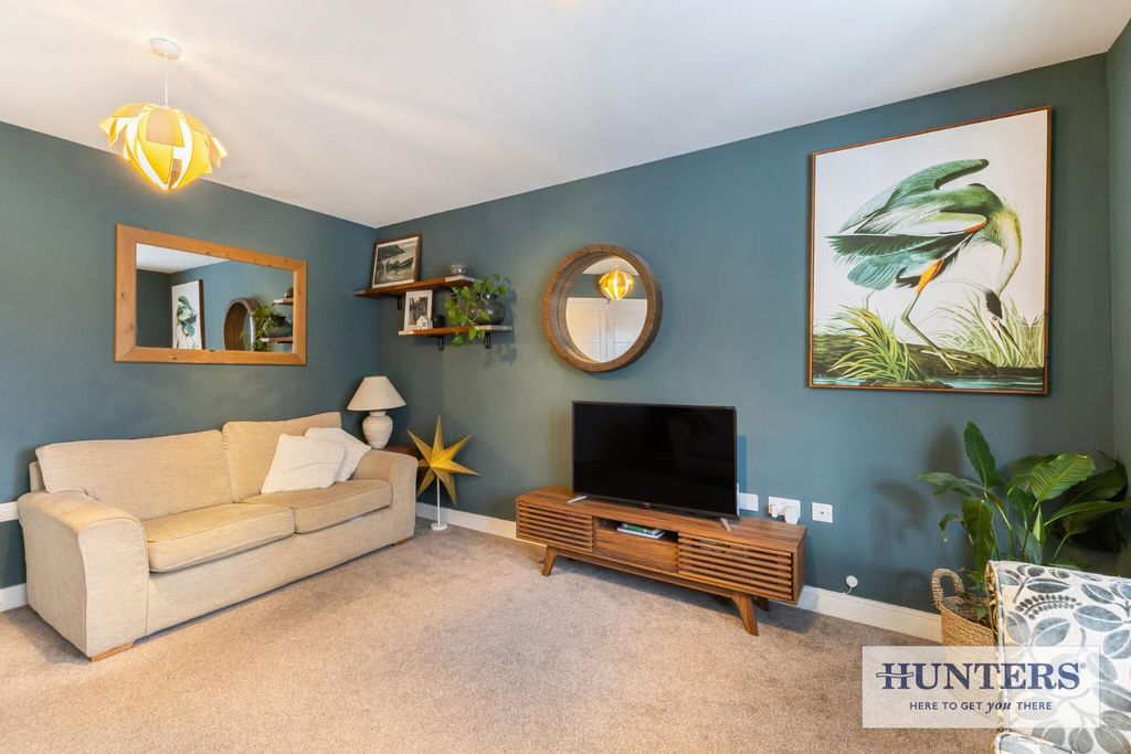 Property photo 3 of 24 100533_46-Brompton-Drive-Bradford (5) - Copy_Low.J