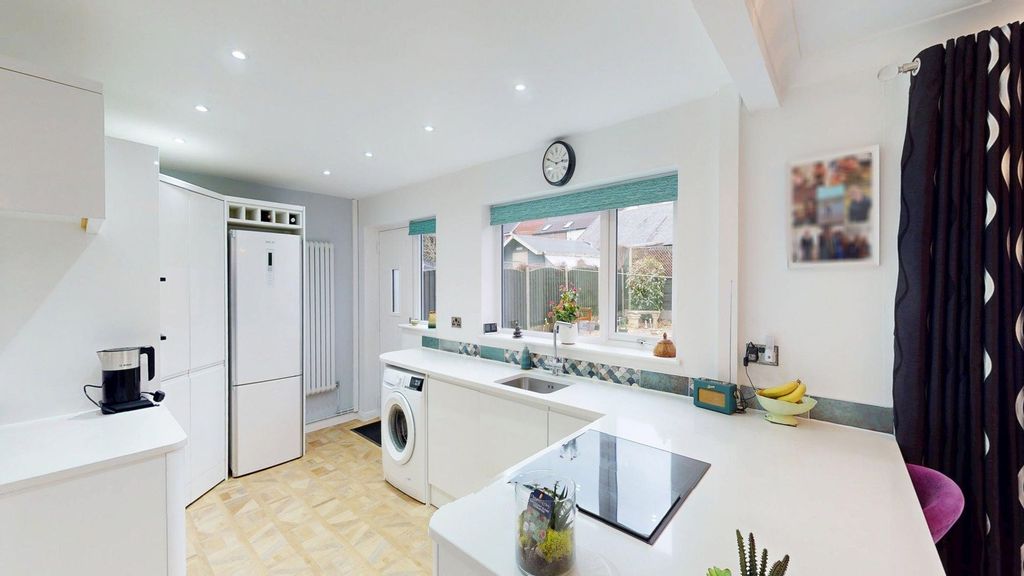 Property photo 2 of 21 Kitchen