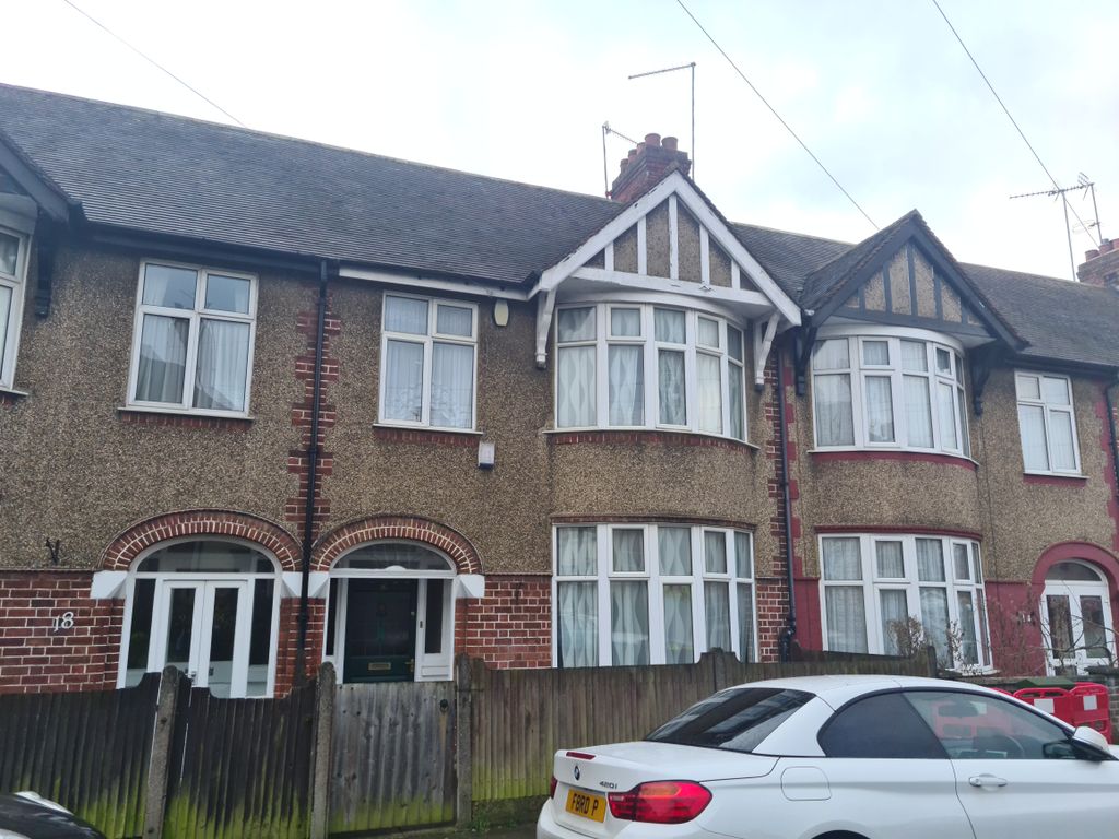 3 bed property for sale Queens Park
