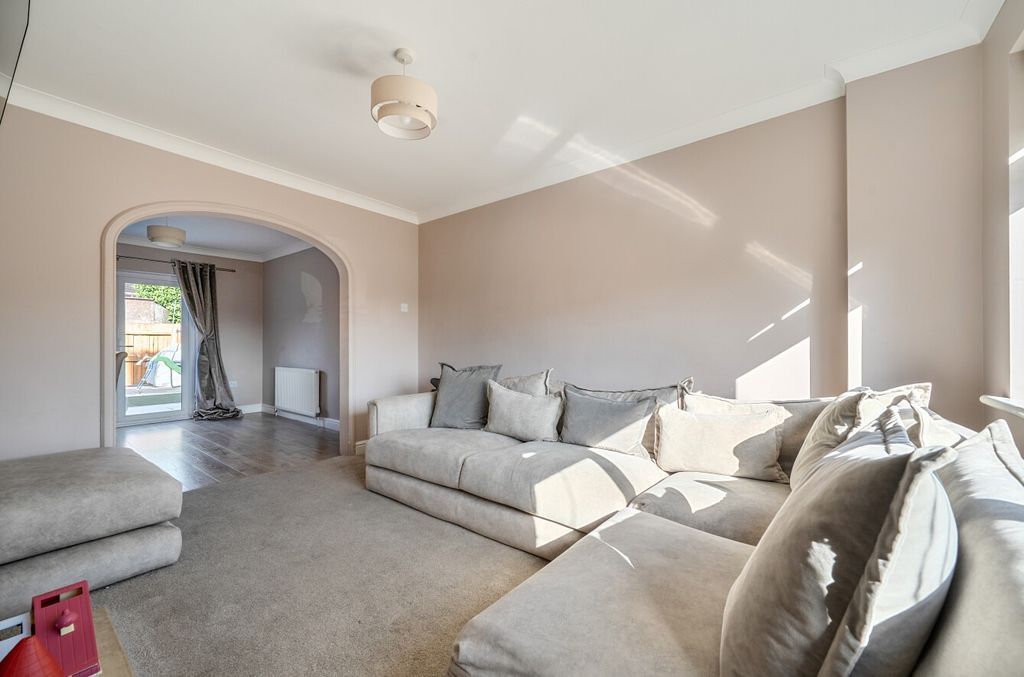 Property photo 2 of 18 5320363
