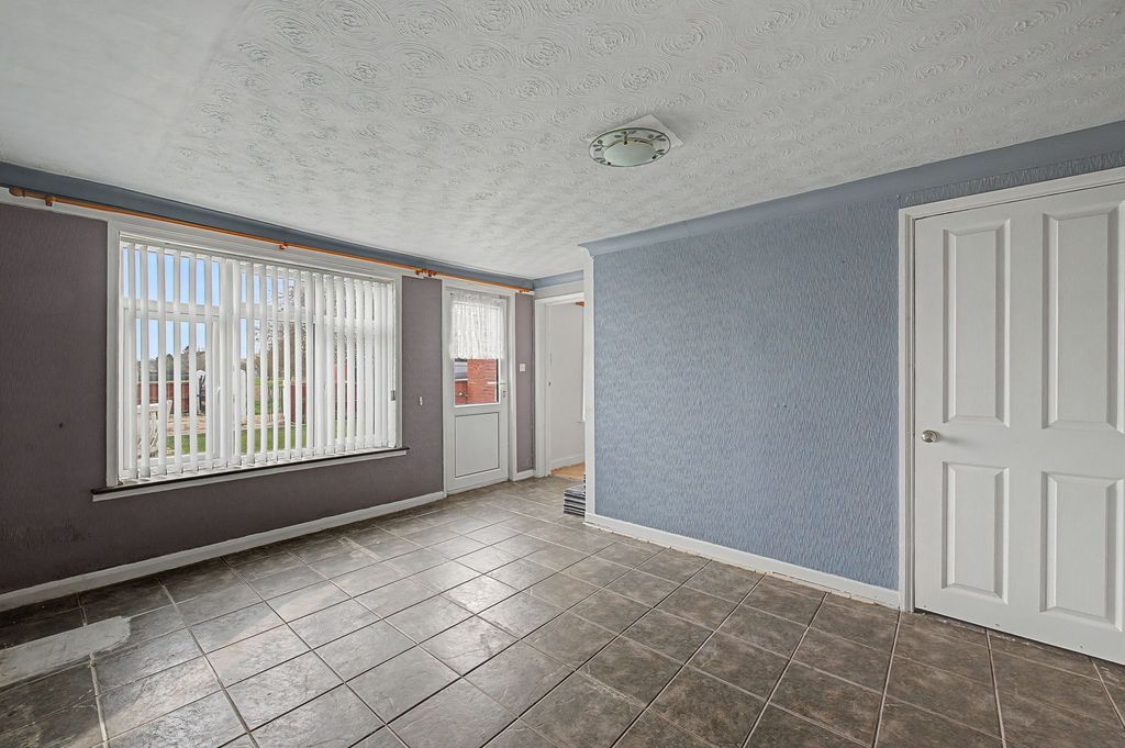 Property photo 2 of 25