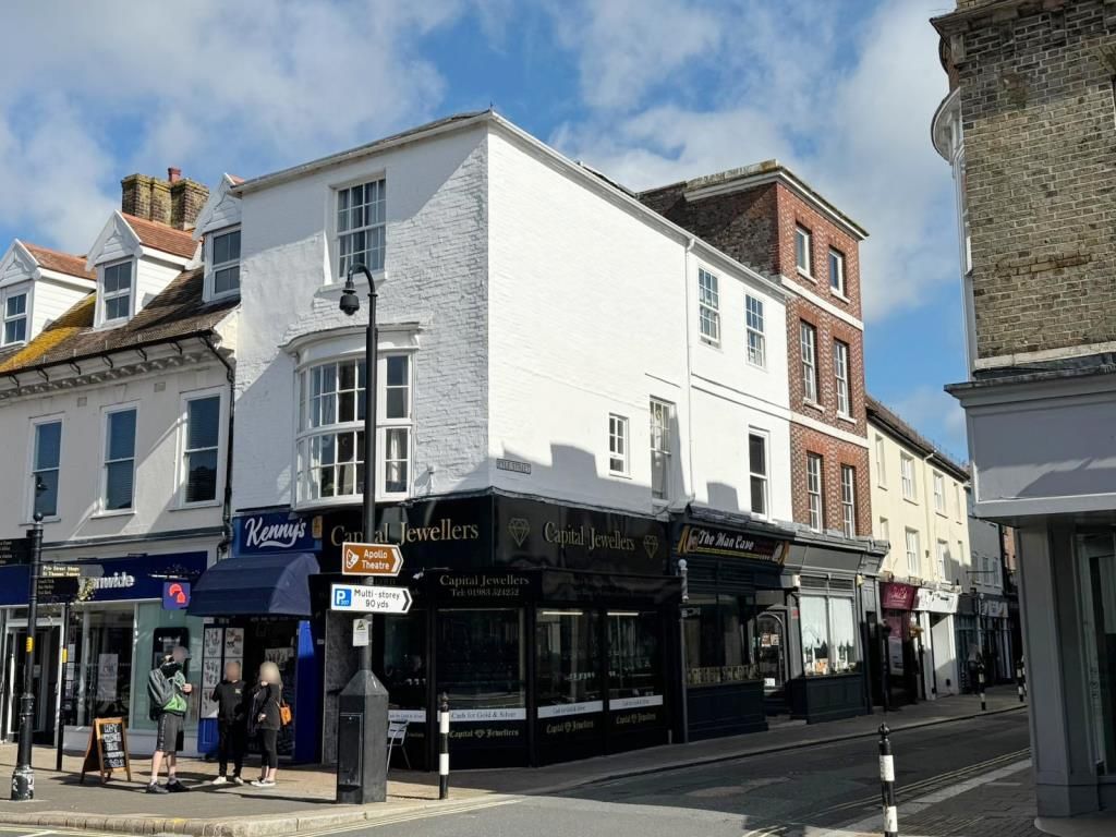 Property photo 1 of 2 Landmark Town Centre Building From St James Square