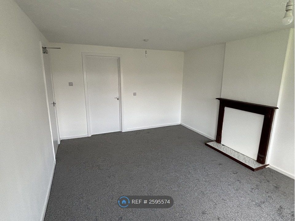 Property photo 2 of 12 Lounge 1