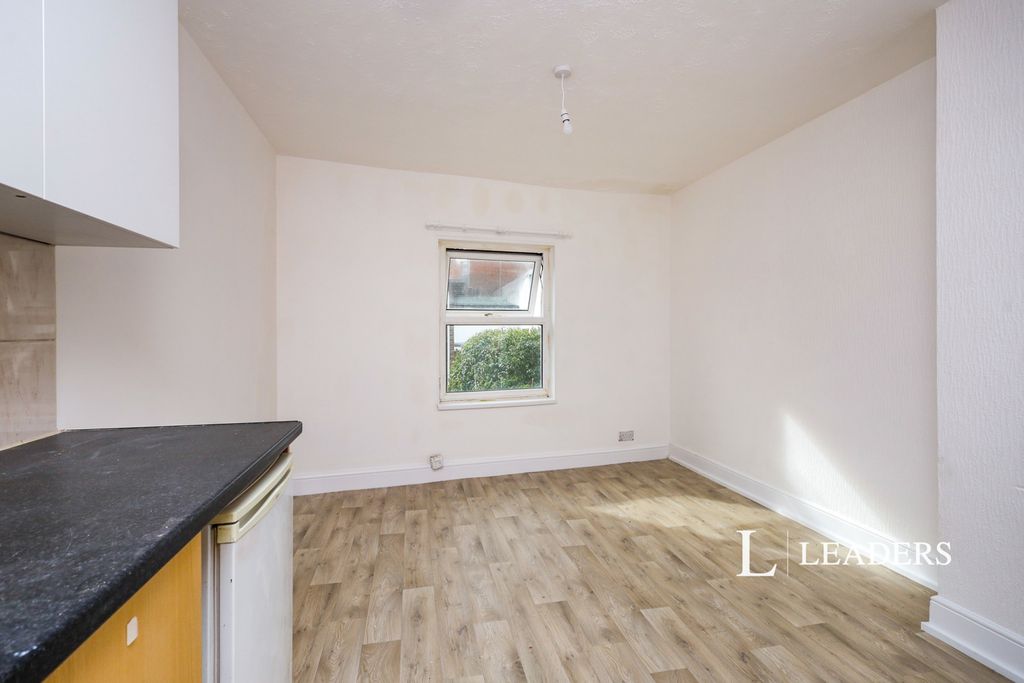 Property photo 3 of 10 Studio Room