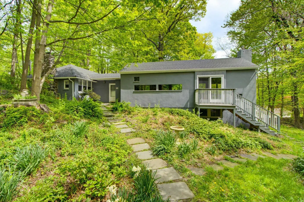 Property photo 1 of 31