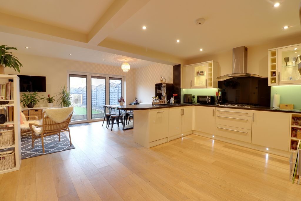 Property photo 3 of 19 Kitchen Diner