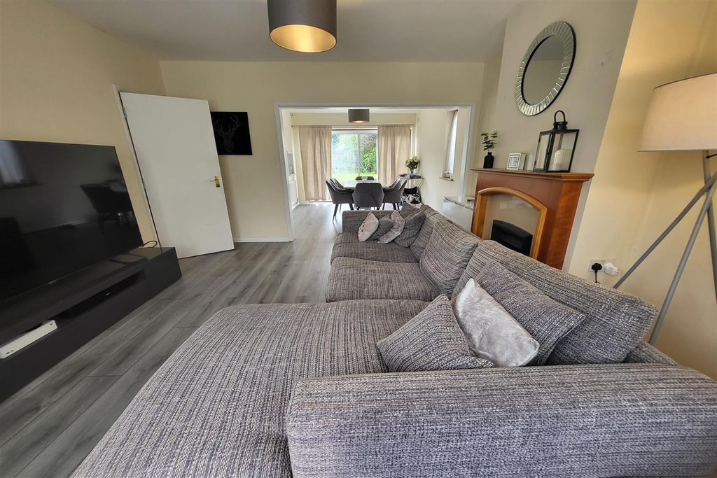 Property photo 2 of 20 Through Lounge: