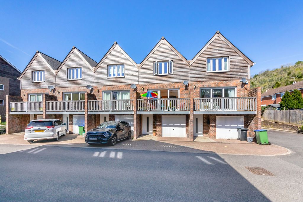 Property photo 1 of 21