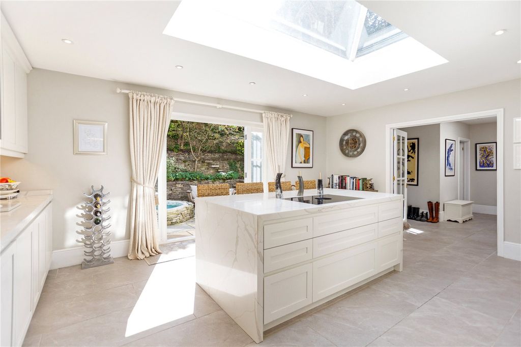 Property photo 2 of 33 Kitchen