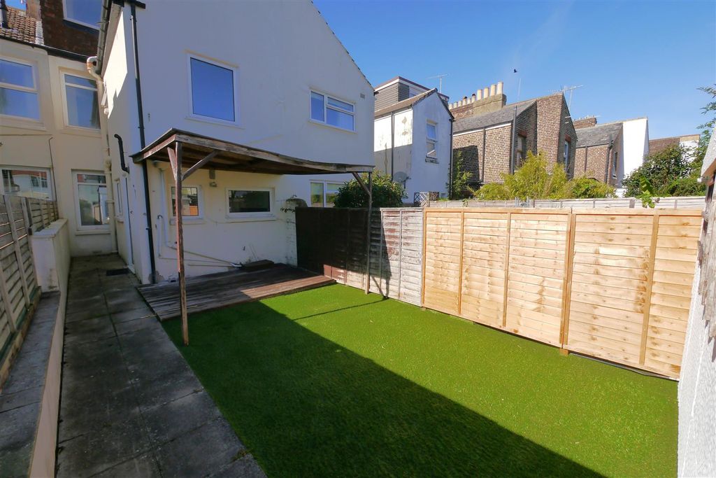 Property photo 3 of 16 Garden