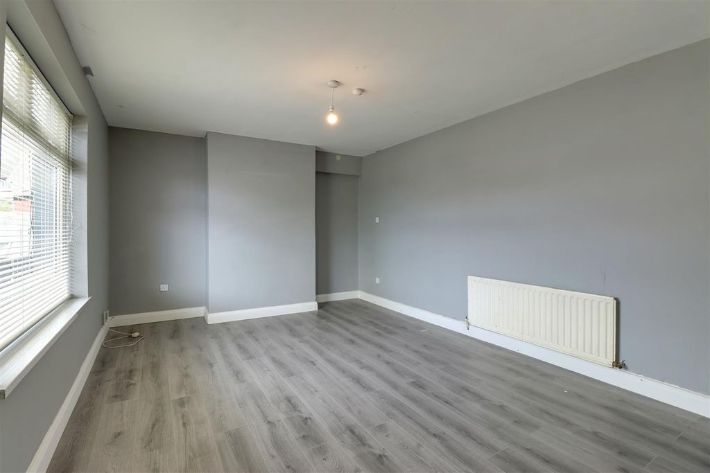 Property photo 2 of 12 Lounge