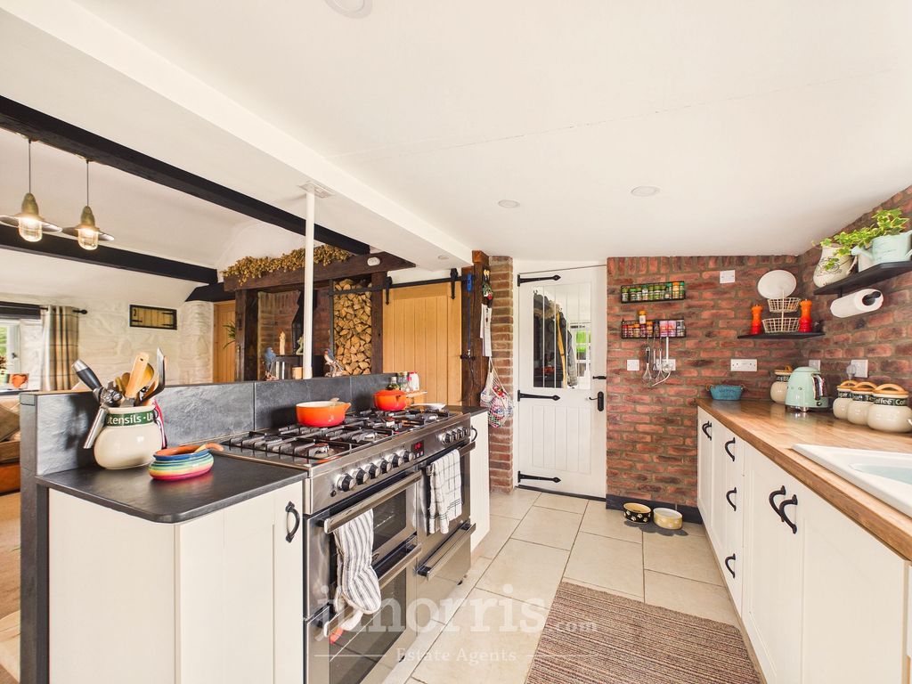 Property photo 2 of 39