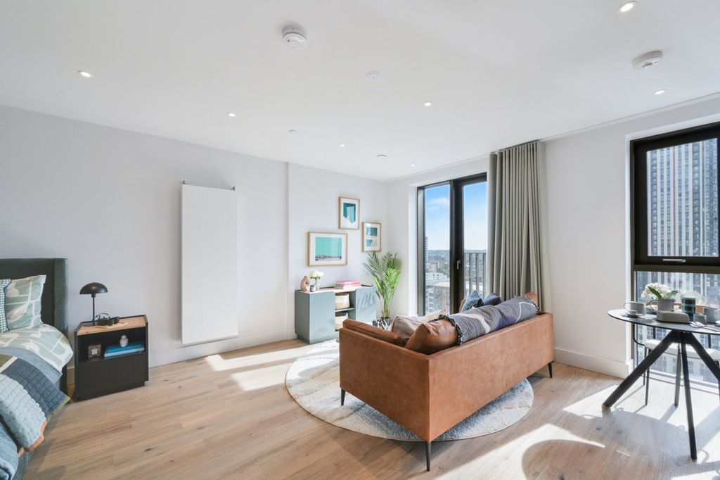 Property photo 2 of 18