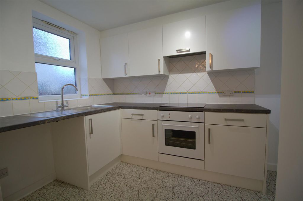 Property photo 3 of 8 Kitchen.Jpg