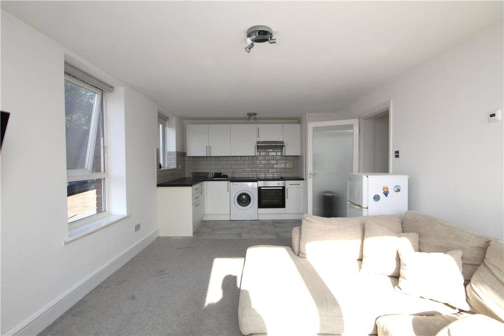 Property photo 3 of 10 Reception/Kitchen