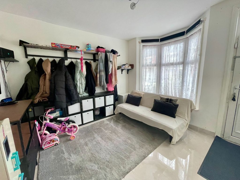 Property photo 2 of 11 4257841