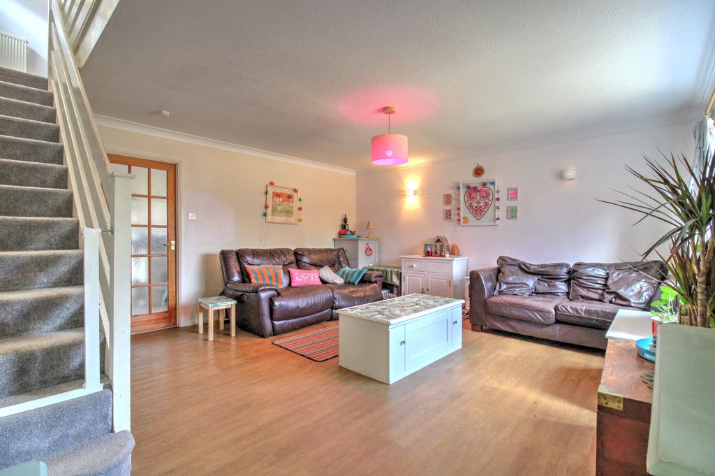 Property photo 2 of 12 Lounge