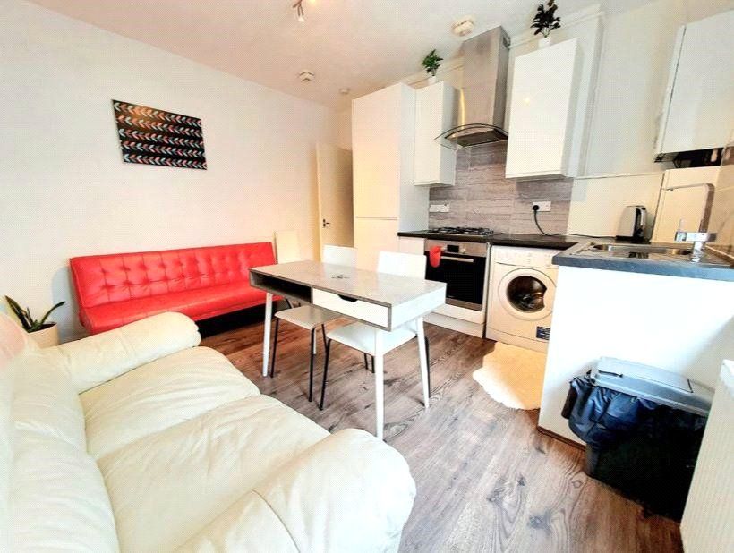 Property photo 2 of 5 Kitchen/Reception