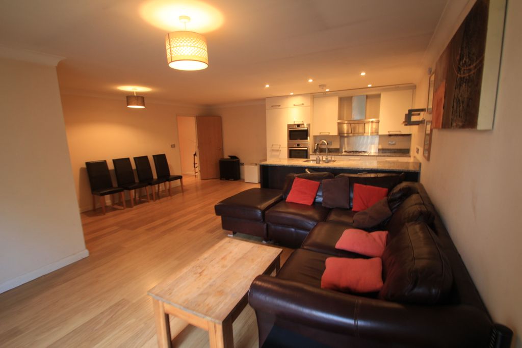 Property photo 2 of 13 Lounge