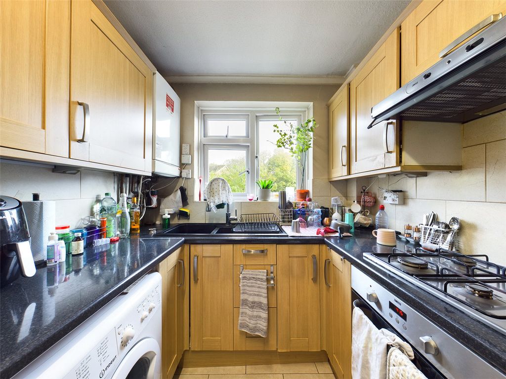 Property photo 3 of 9 Kitchen