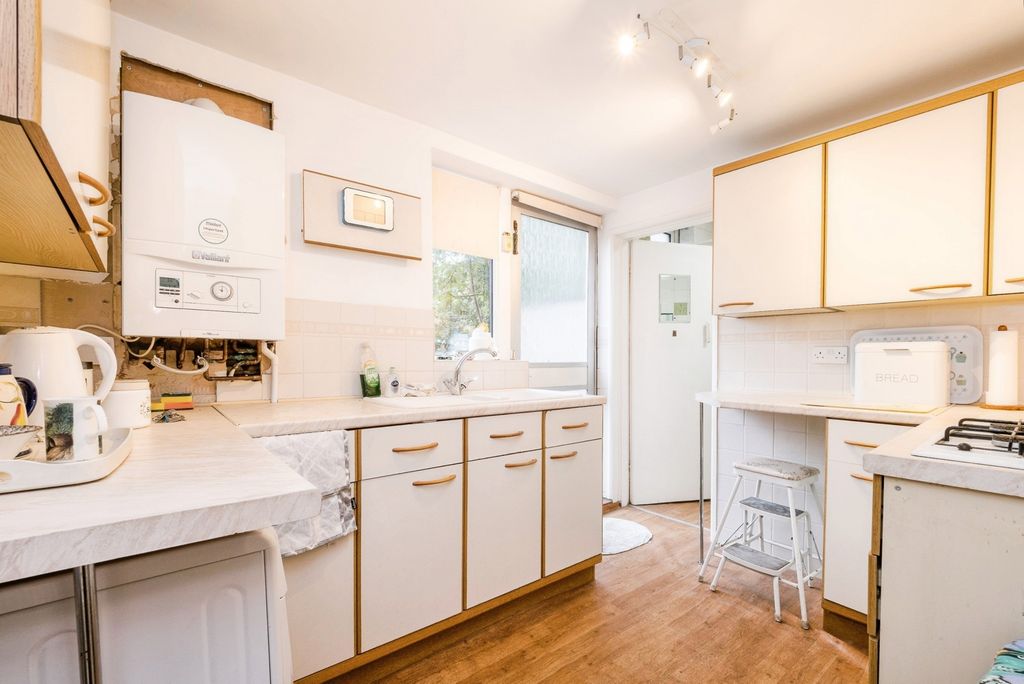 Property photo 2 of 17 Kitchen