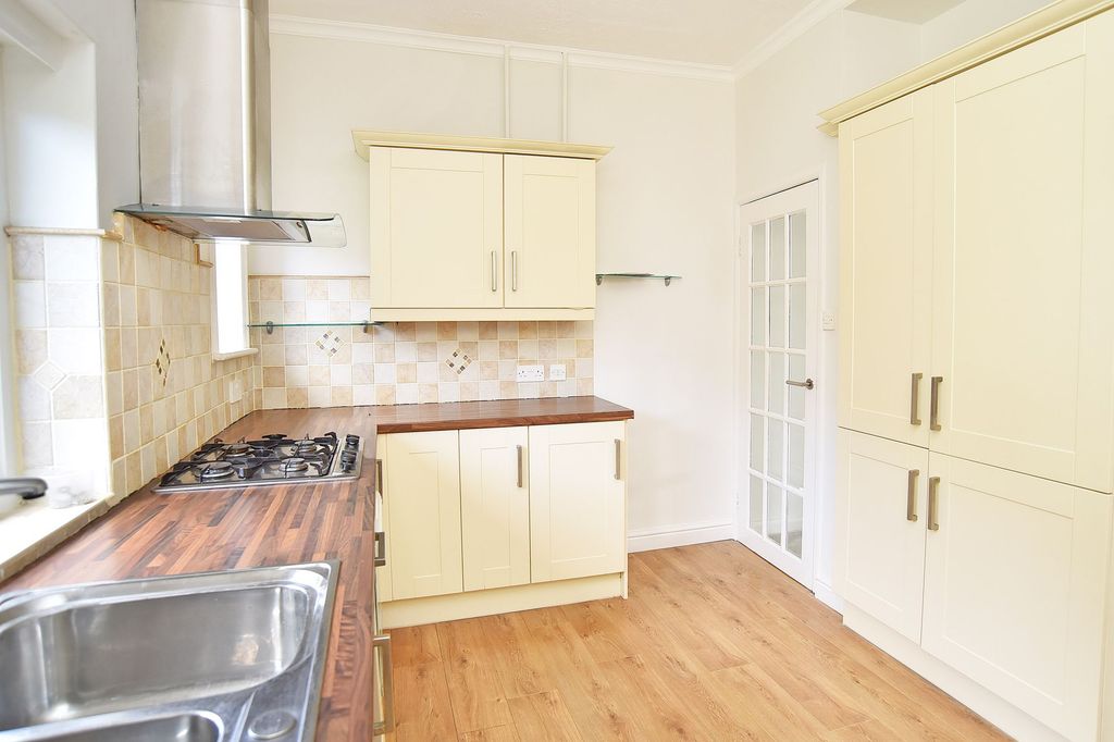 Property photo 2 of 26
