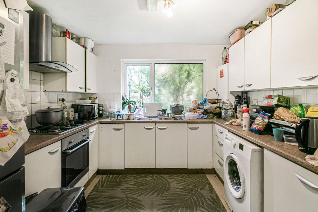 Property photo 3 of 20 Kitchen