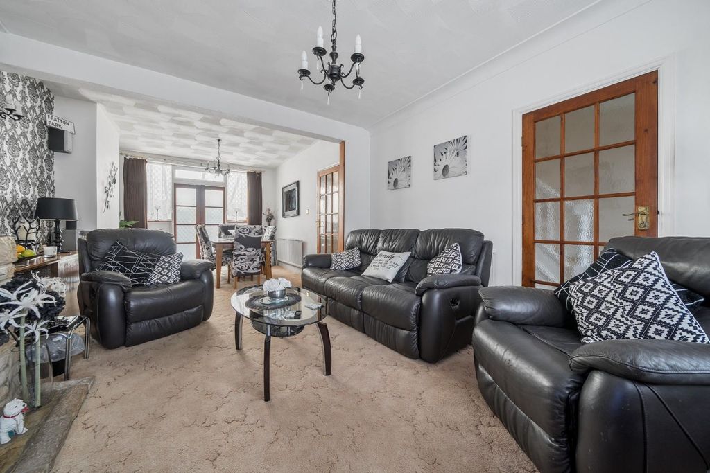 Property photo 2 of 17 1466772-13-6A2c1Ca408c24.Jpg